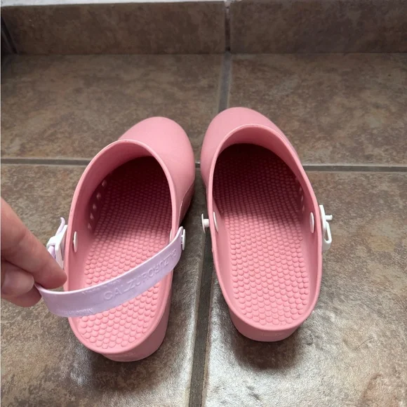 Calzuro Classic Without Holes Bubblegum with Lilac Strap - Picture 3 of 4